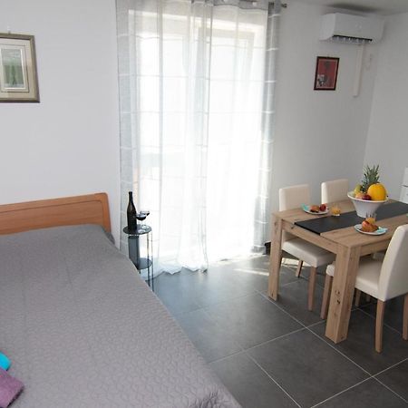 Valkane Beach Studio Apartment Pula Exteriér fotografie