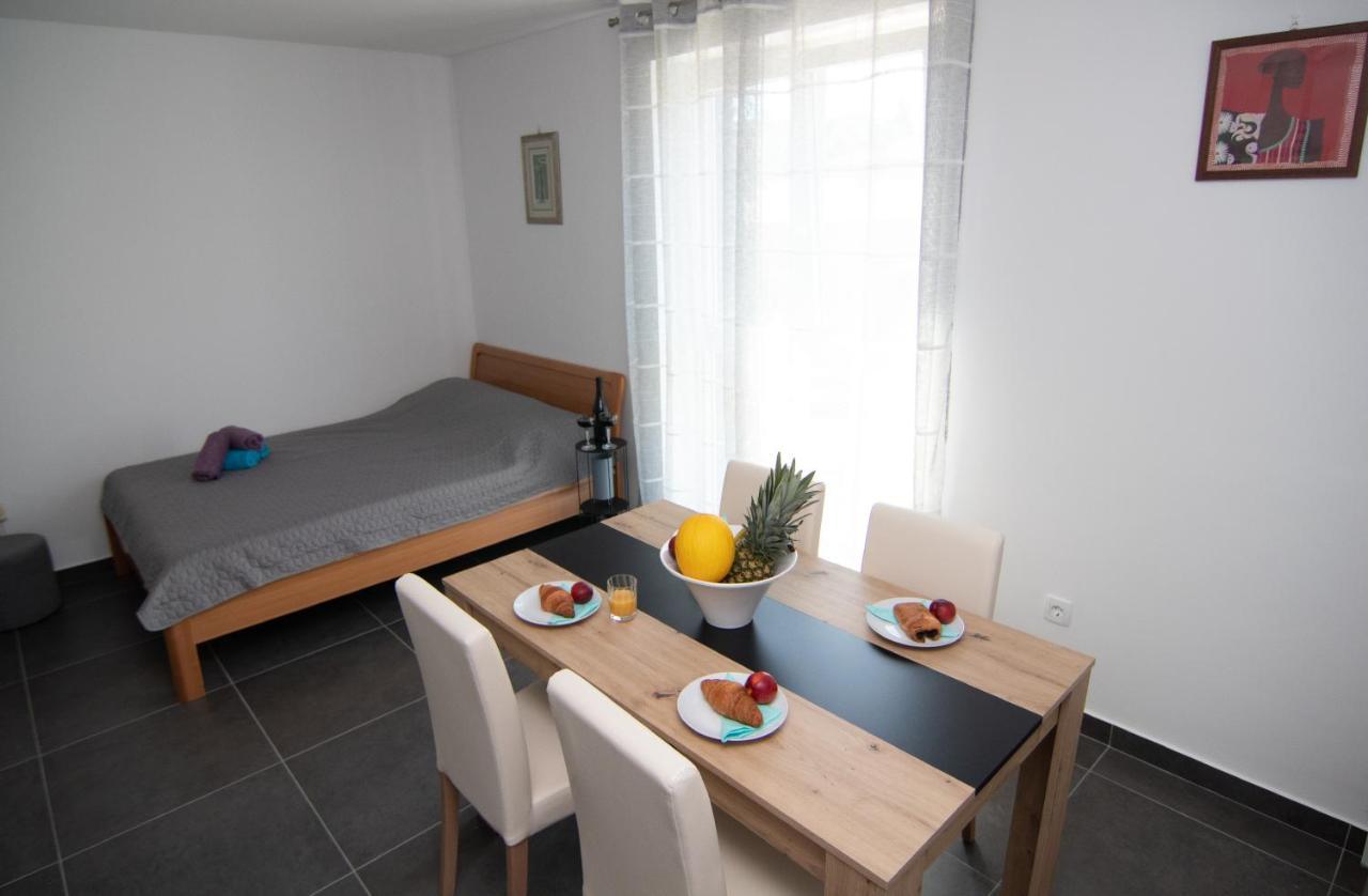 Valkane Beach Studio Apartment Pula Exteriér fotografie